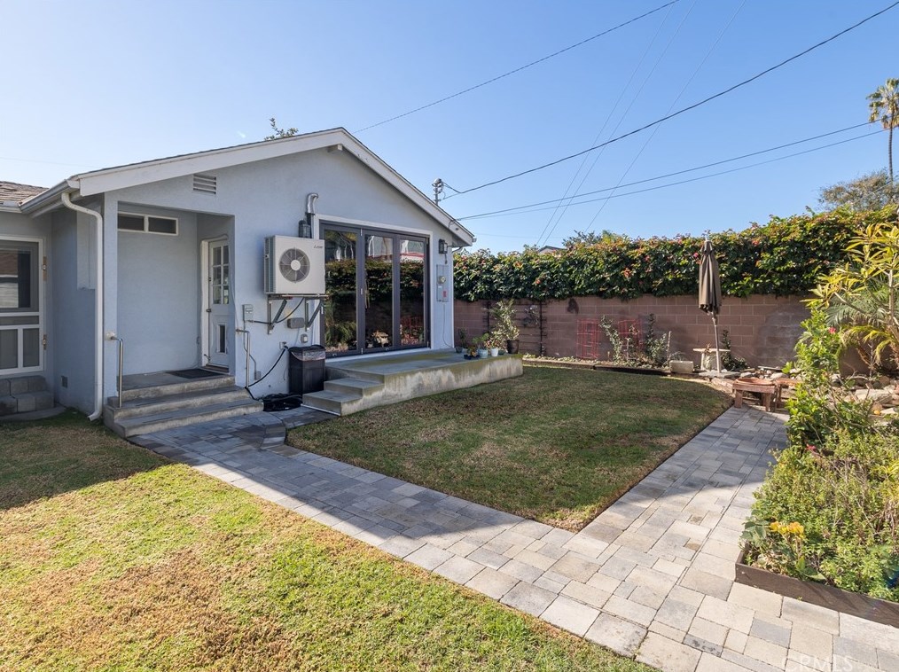 1201 Acacia Ave, El Segundo CA 90245-2017 exterior