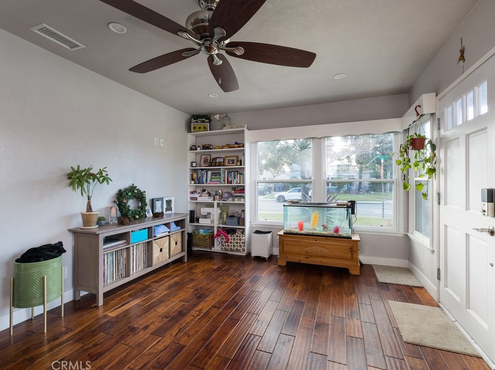 1201 Acacia Ave, El Segundo CA 90245-2017 exterior