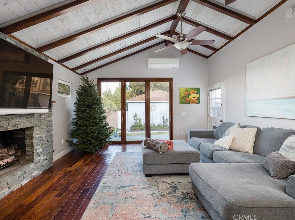 1201 Acacia Ave, El Segundo CA 90245-2017 exterior