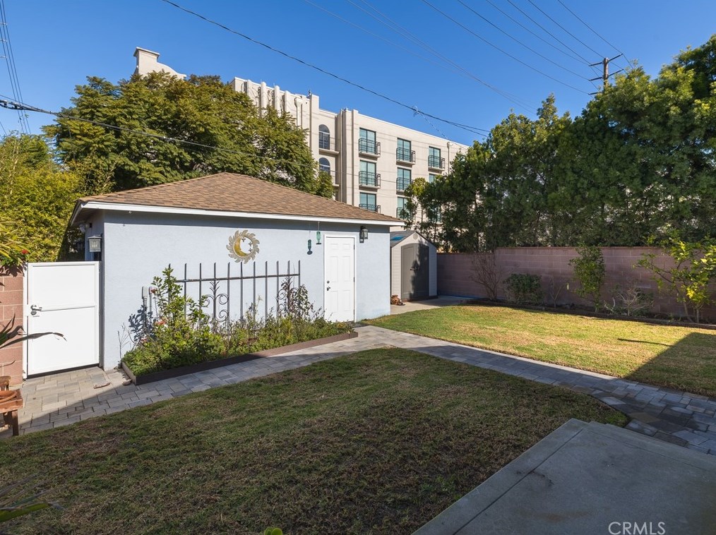 1201 Acacia Ave, El Segundo CA 90245-2017 exterior