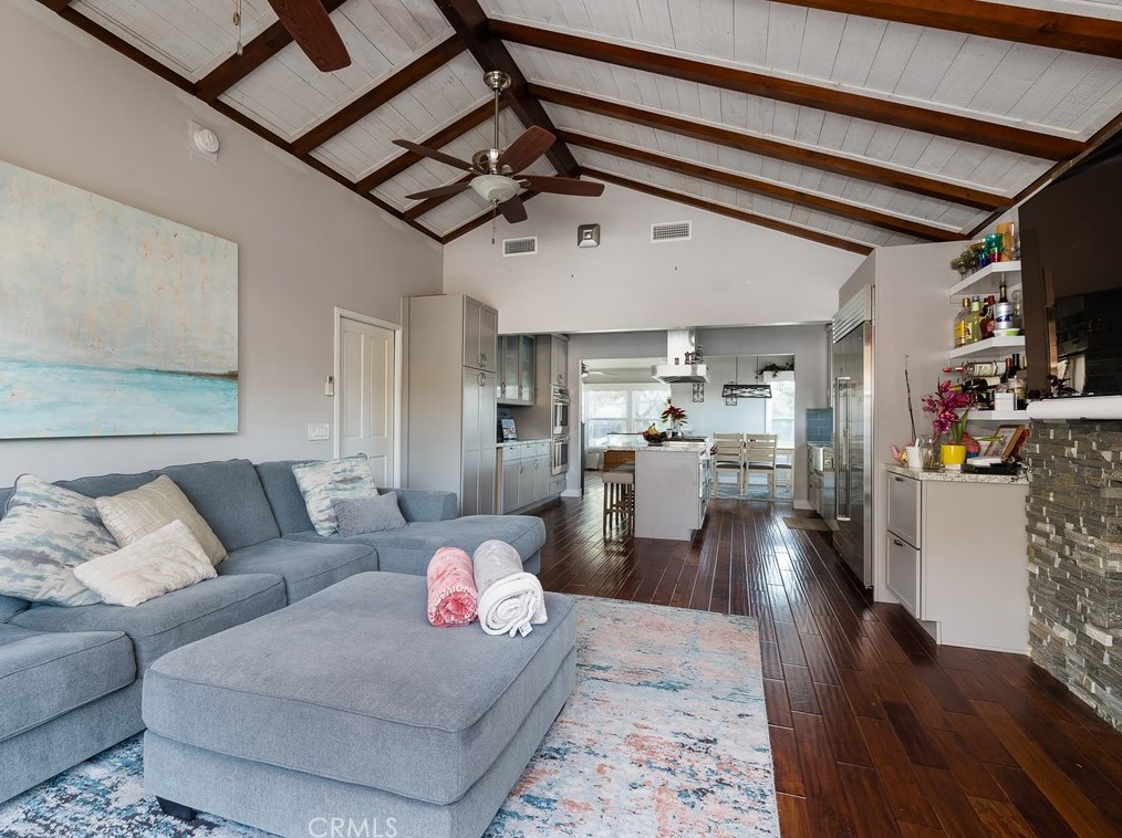 1201 Acacia Ave, El Segundo CA 90245-2017 exterior