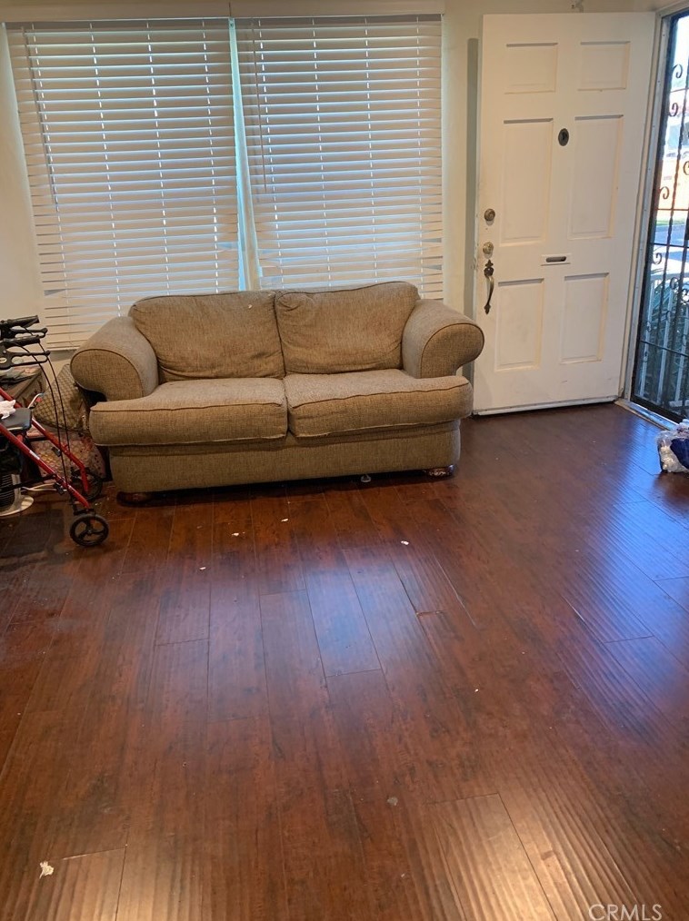 3468 71st St, Los Angeles, CA 90043-4634