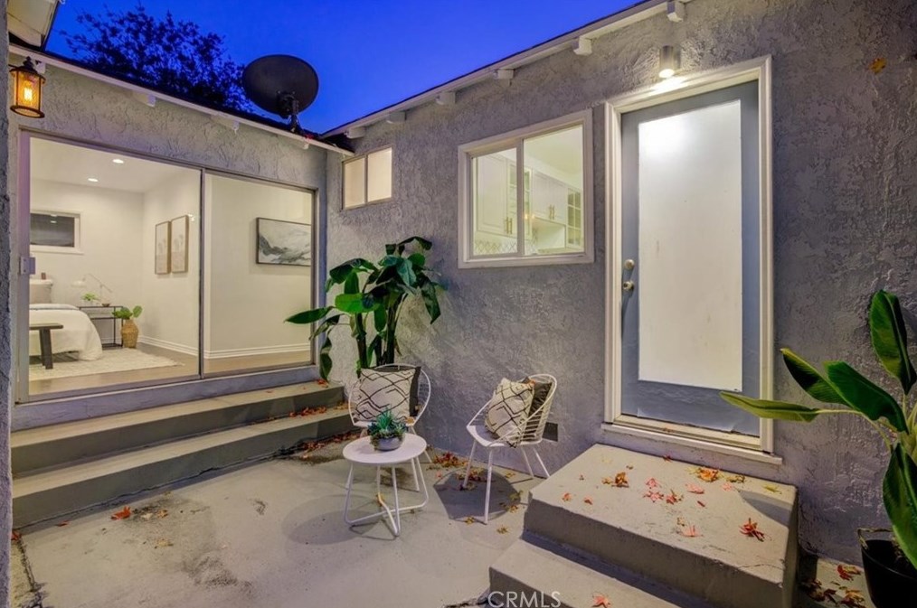 7736 Midfield Ave, Los Angeles CA  90045-3236 exterior