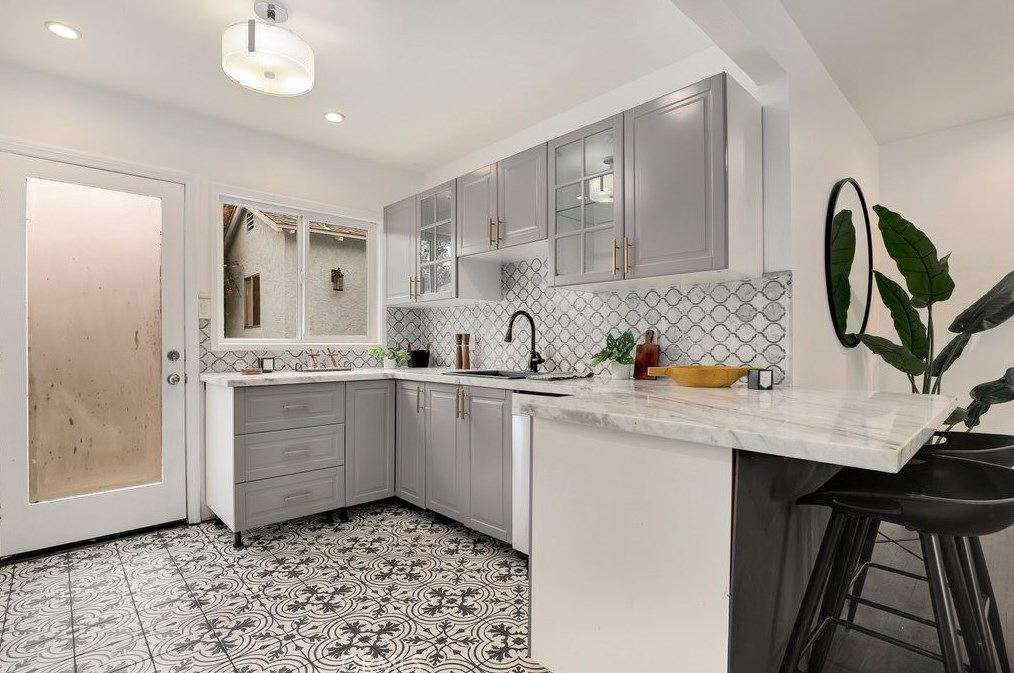 7736 Midfield Ave, Los Angeles CA  90045-3236 exterior