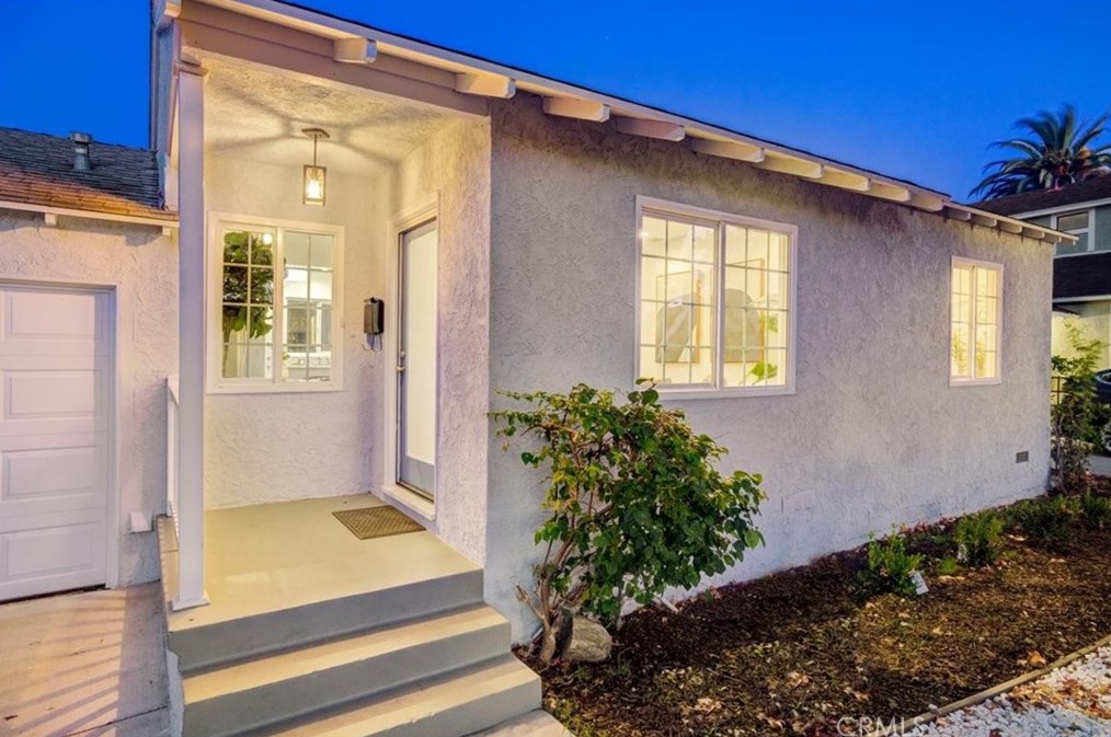 7736 Midfield Ave, Los Angeles CA  90045-3236 exterior