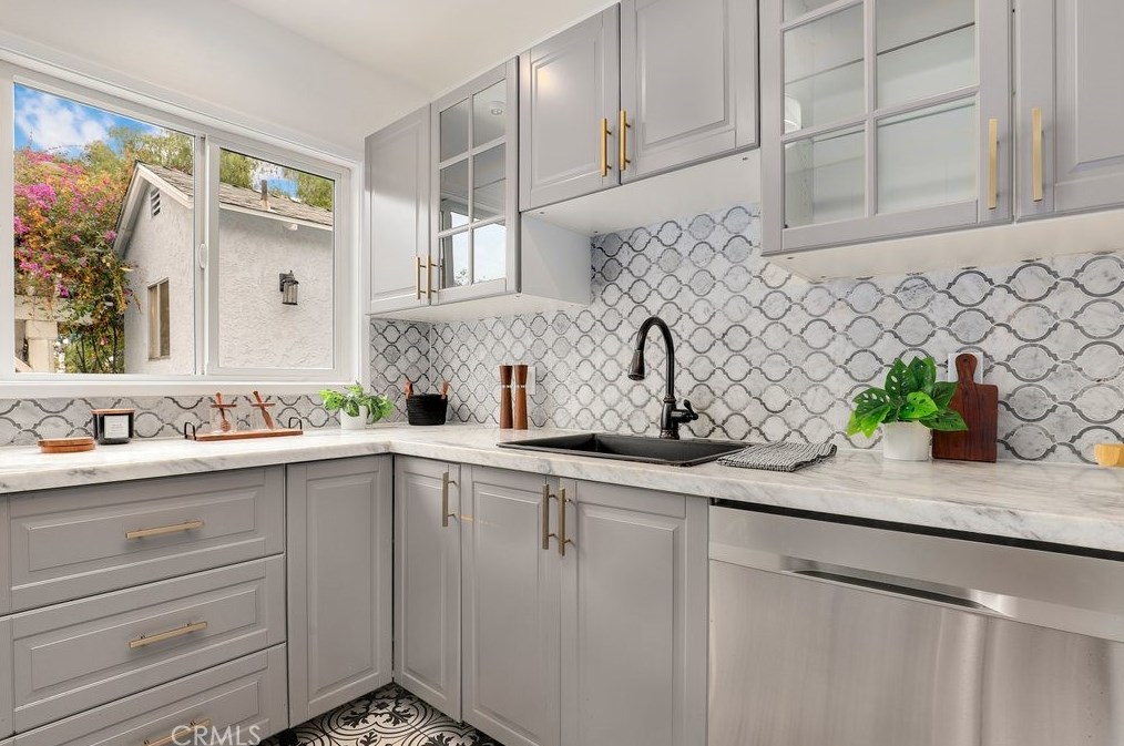 7736 Midfield Ave, Los Angeles CA  90045-3236 exterior