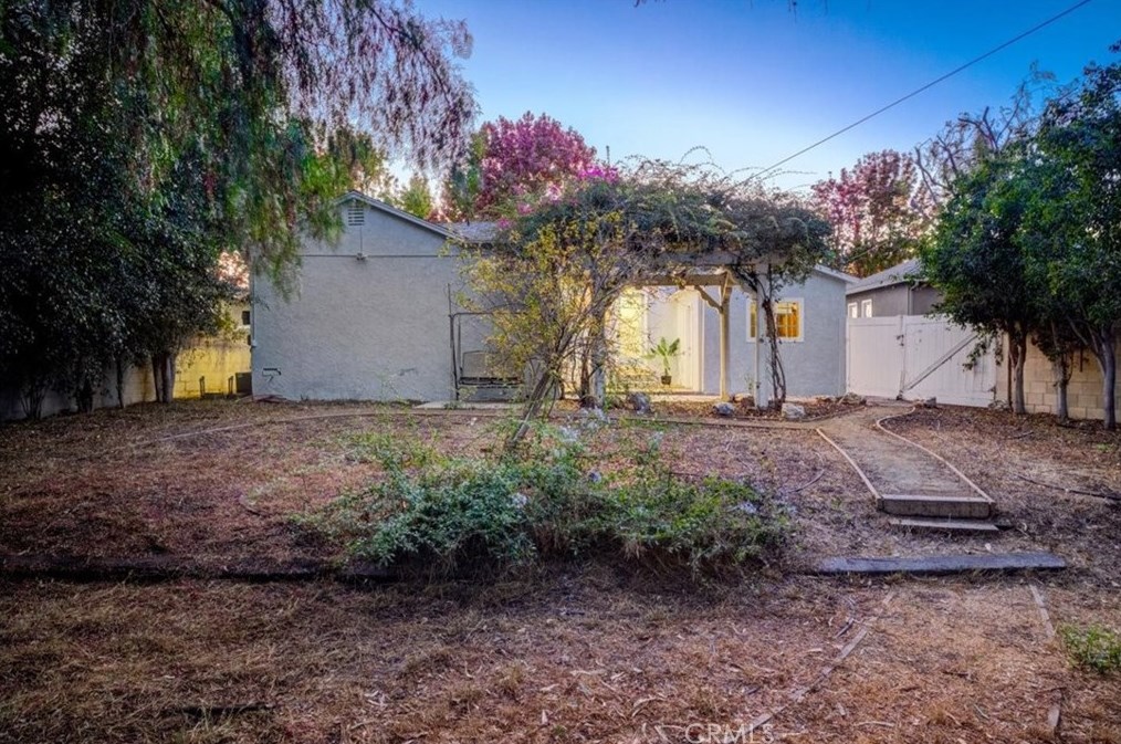 7736 Midfield Ave, Los Angeles CA  90045-3236 exterior