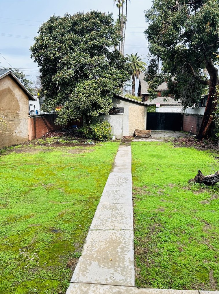 2283 25th St, Los Angeles, CA 90018-1916