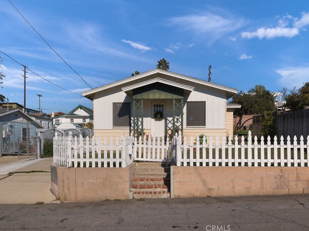 521 Irene Ct, El Segundo, CA 90245-2402