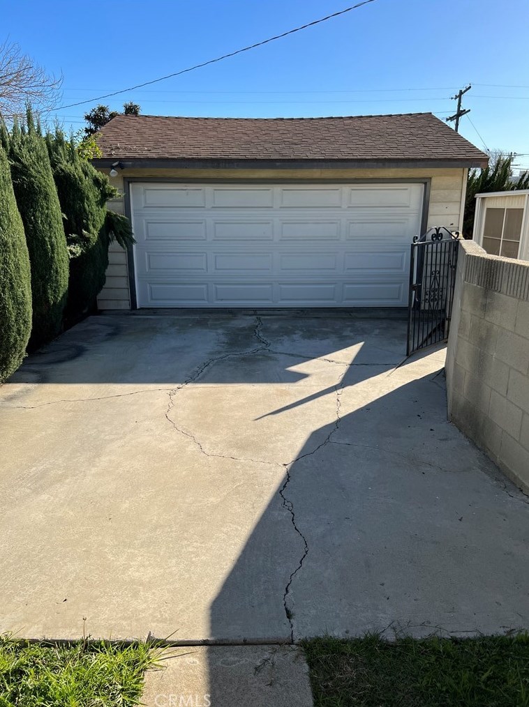 236 127th St, Los Angeles CA  90061-2345 exterior