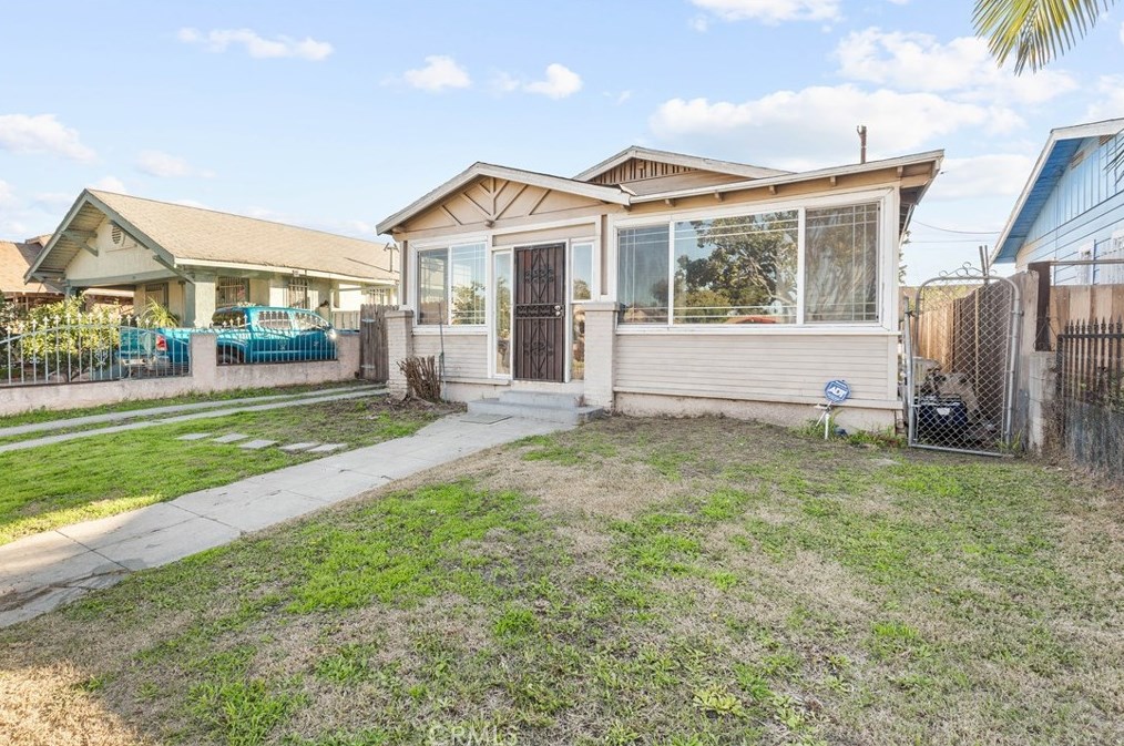 1350 71st St, Los Angeles, CA 90001-1923