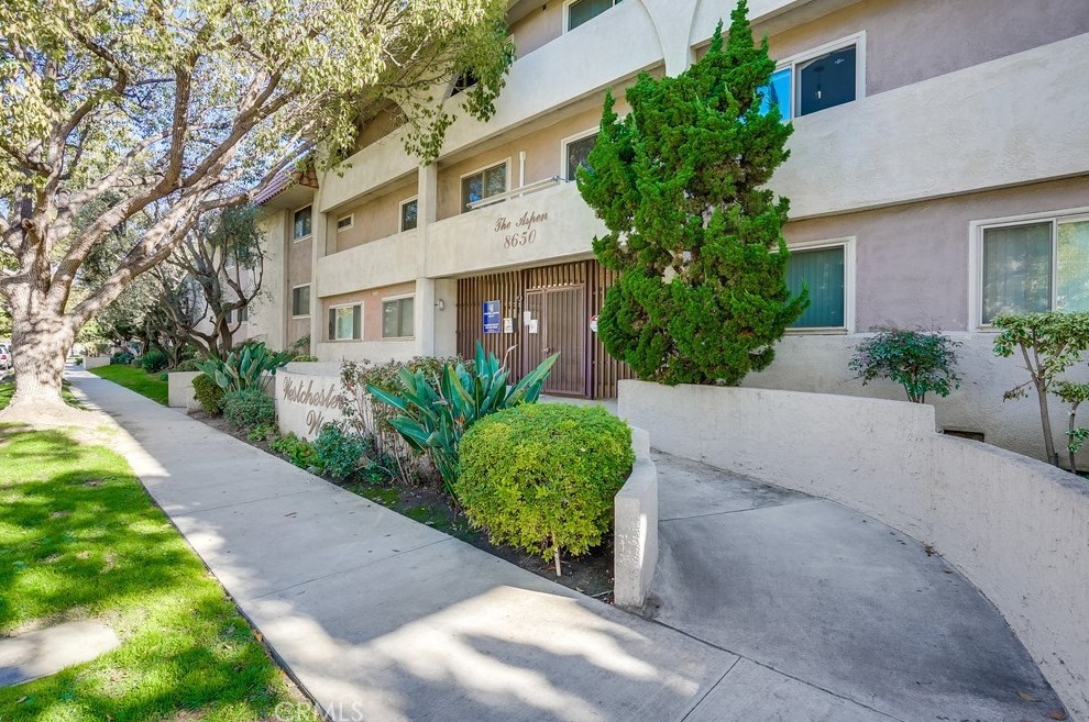 8650 Belford Ave, Los Angeles CA  90045-4550 exterior