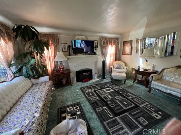 2007 80th St, Los Angeles, CA 90047-2611