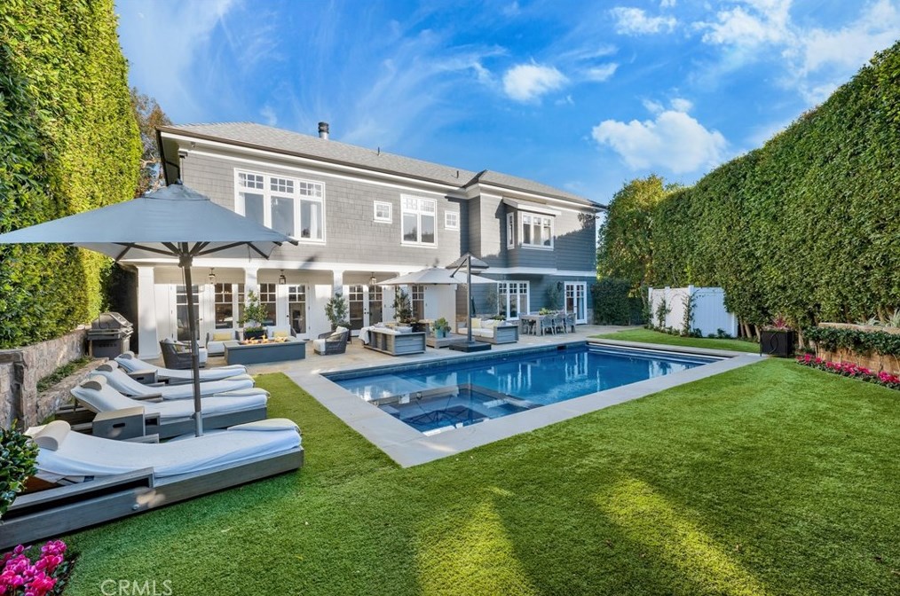 321 Saltair Ave, Los Angeles CA  90049-2914 exterior
