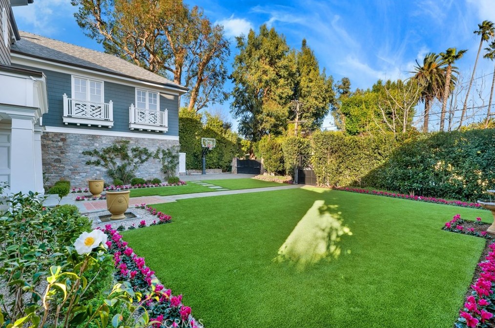 321 Saltair Ave, Los Angeles CA  90049-2914 exterior