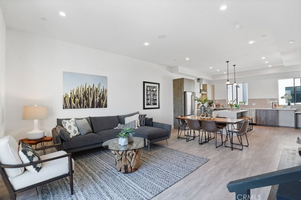 6719 N Sepulveda, Van Nuys, CA 91411