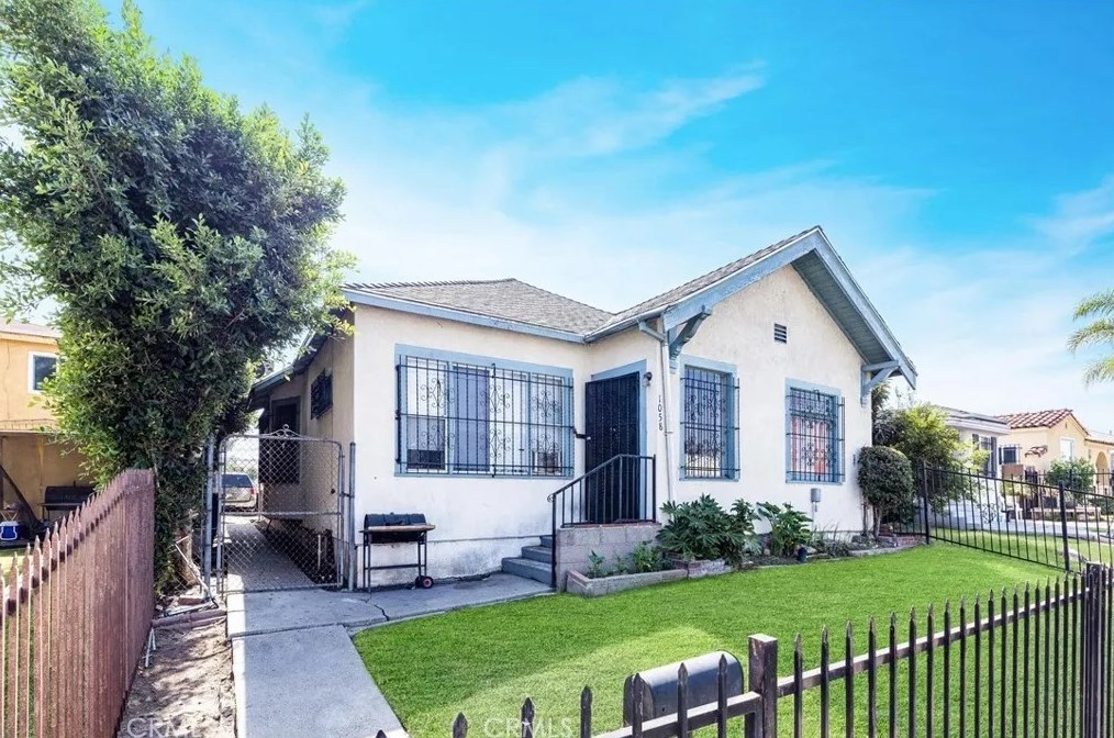 1058 99th St, Los Angeles, CA 90044-3128