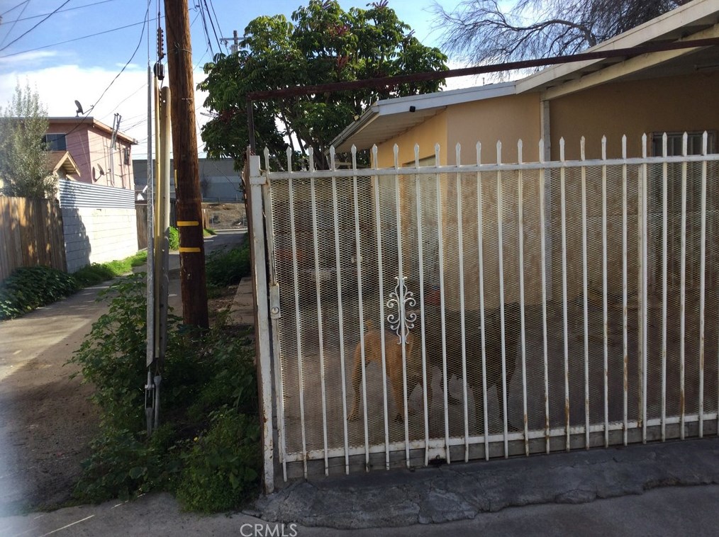 443 71st St, Los Angeles CA 90003-1838 exterior