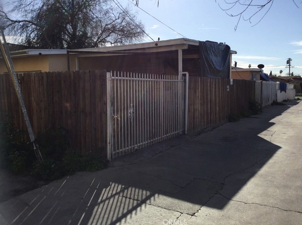 443 71st St, Los Angeles CA 90003-1838 exterior
