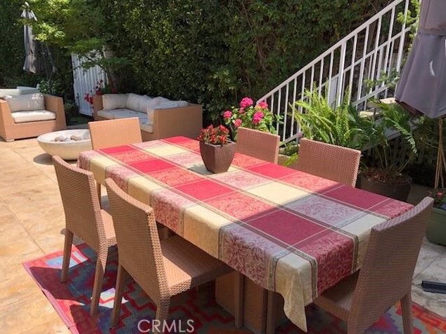 1013 Hancock St, Los Angeles CA  90069-3428 exterior