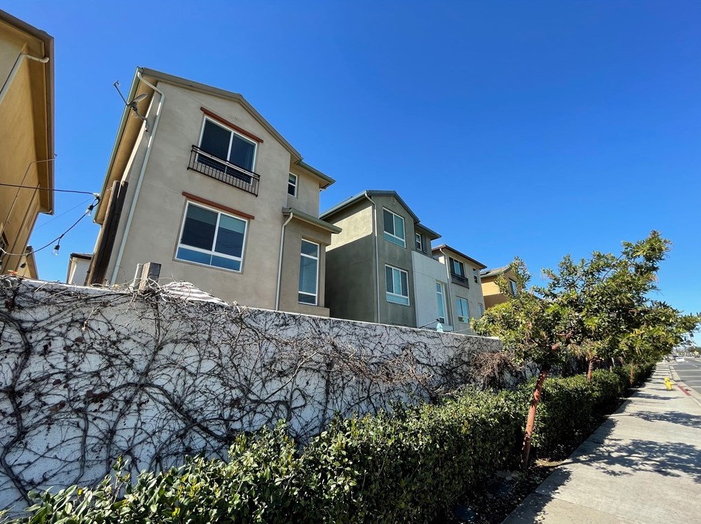 12020 Millennium Park Ct, Hawthorne, CA 90250
