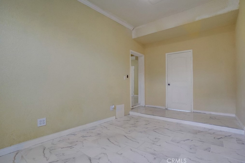 4800 Venice Blvd, Los Angeles CA  90006-5238 exterior