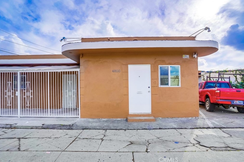 4800 Venice Blvd, Los Angeles CA  90006-5238 exterior