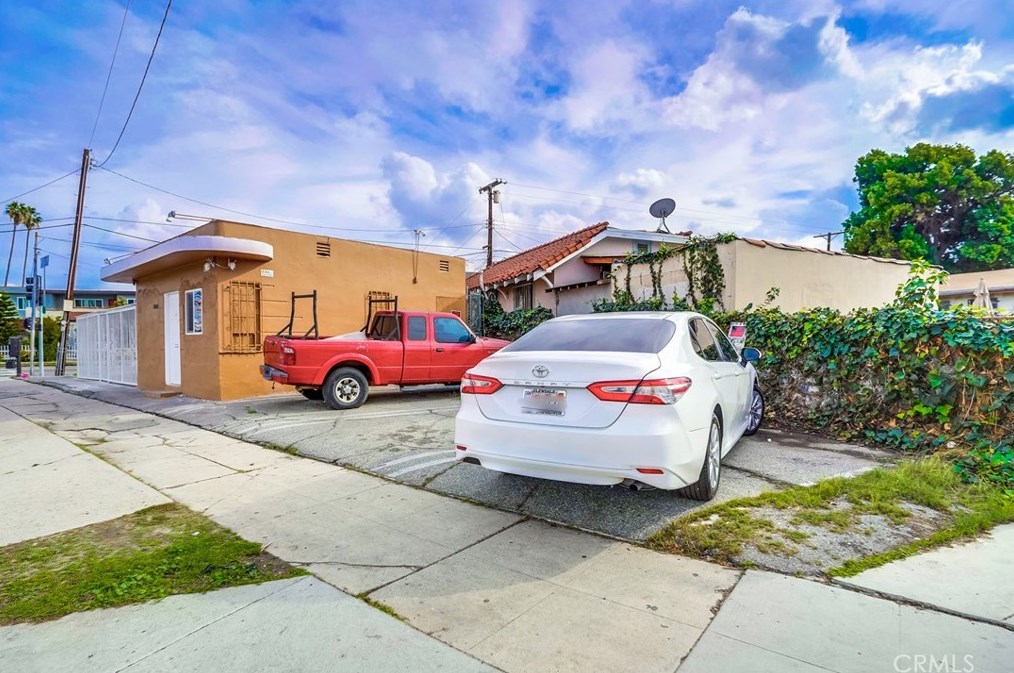 4800 Venice Blvd, Los Angeles CA  90006-5238 exterior