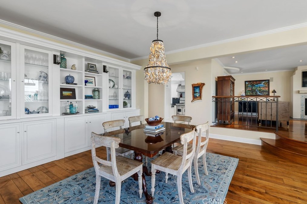 1025 8th Pl, Hermosa Beach, CA 90254-4306