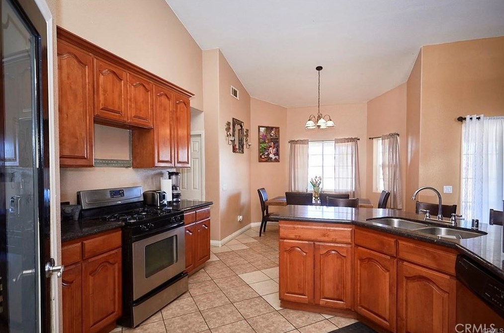 13041 Wagon Train Rd, Pinon Hills, CA 92372