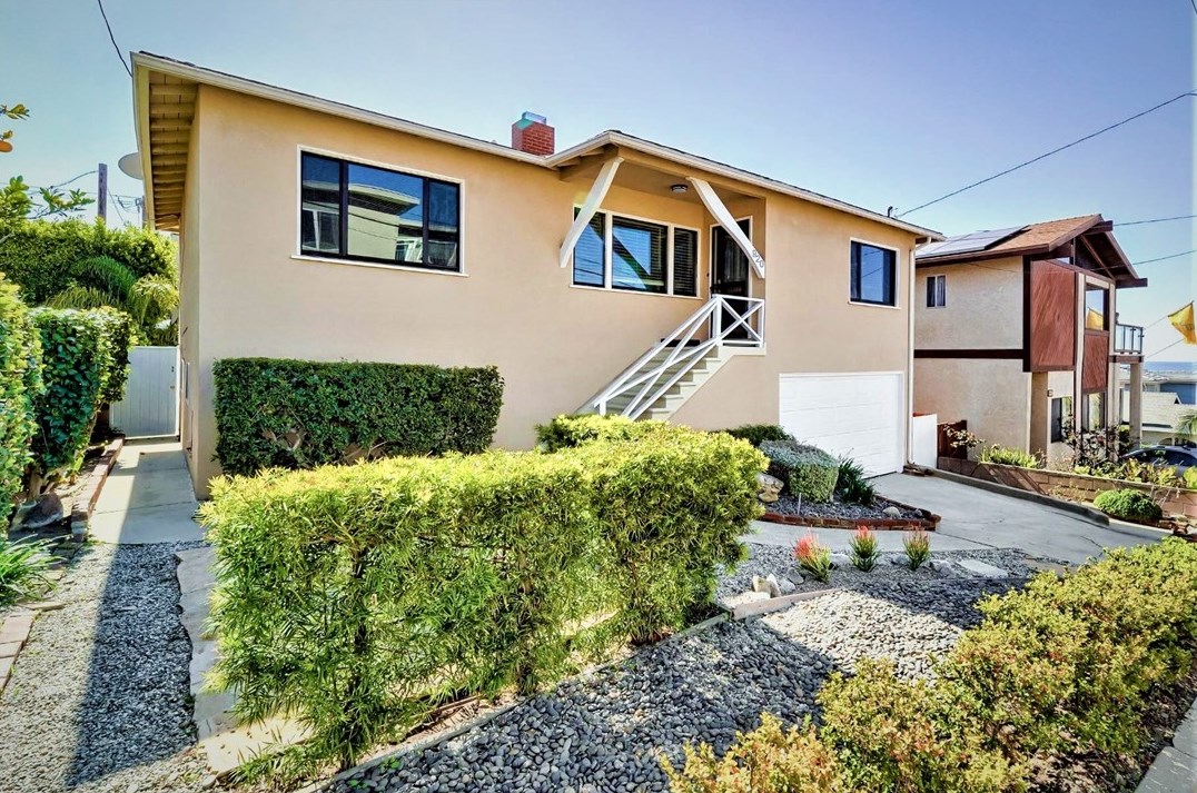920 14th St, Hermosa Beach, CA 90254-4011
