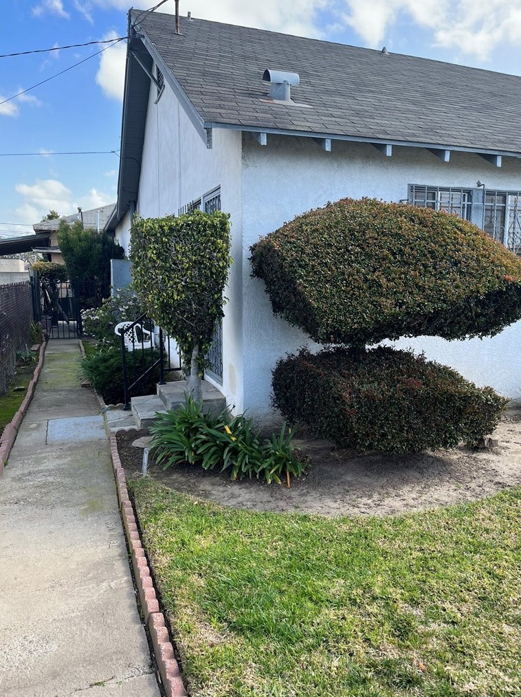 305 115th St, Los Angeles CA  90061-2901 exterior