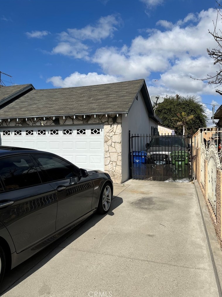 305 115th St, Los Angeles CA  90061-2901 exterior