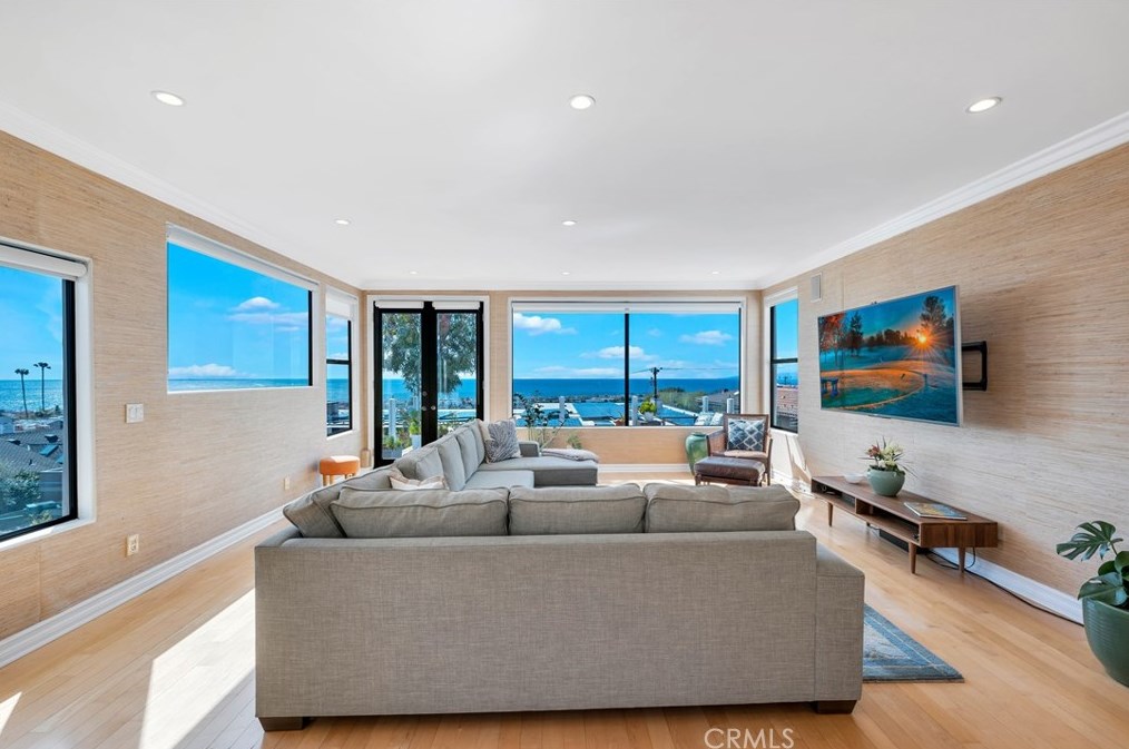 219 N Dianthus St, Manhattan Beach, CA 90266