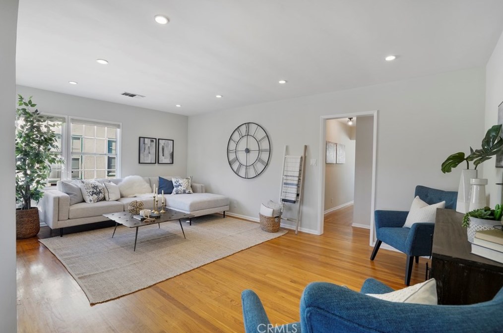 8348 Reading Ave, Los Angeles, CA 90045-4326