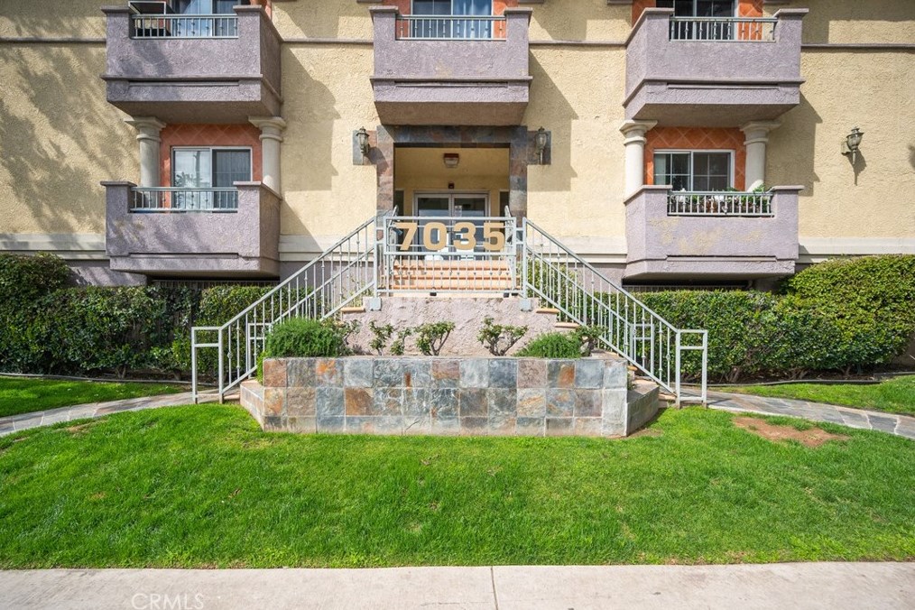 7035 Woodley Ave #208, Van Nuys, CA 91406