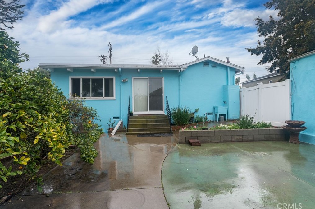 525 Maple Ave, El Segundo CA  90245-2425 exterior