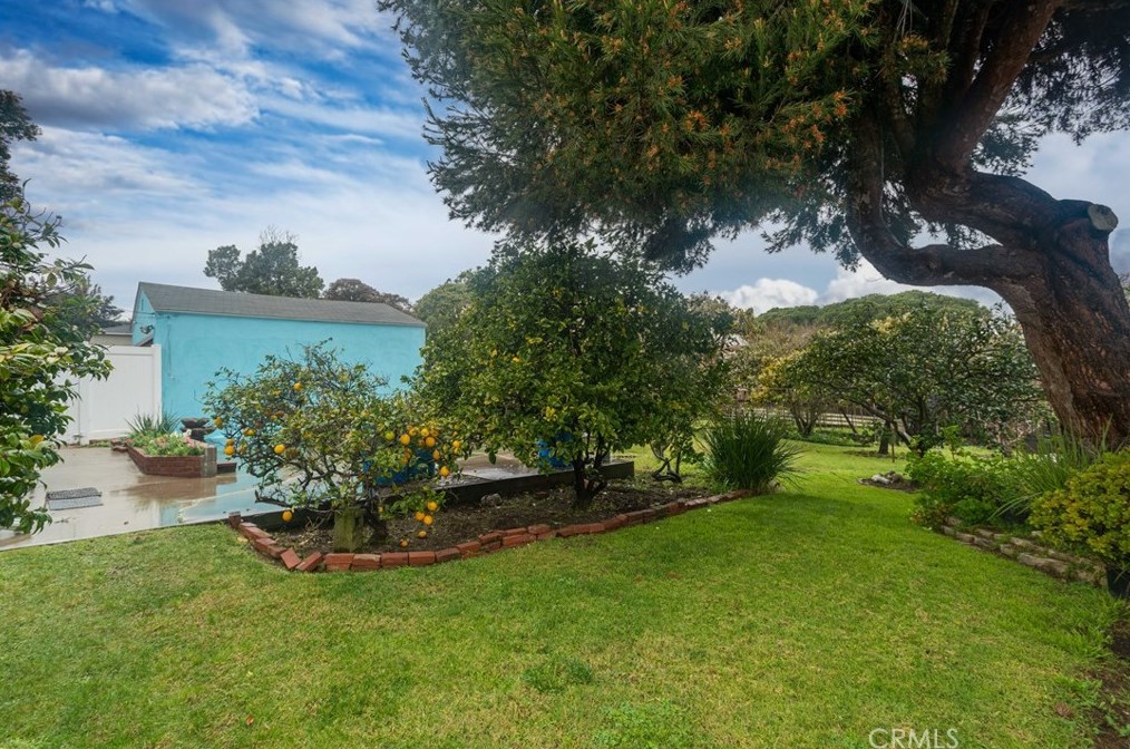 525 Maple Ave, El Segundo CA  90245-2425 exterior