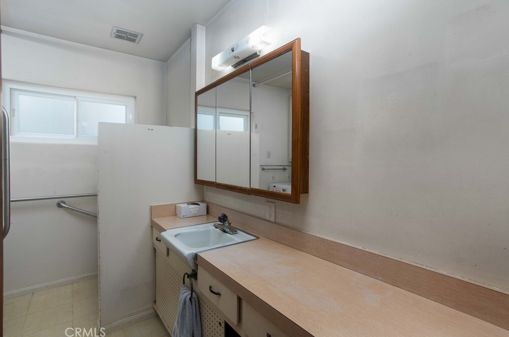 525 Maple Ave, El Segundo CA  90245-2425 exterior