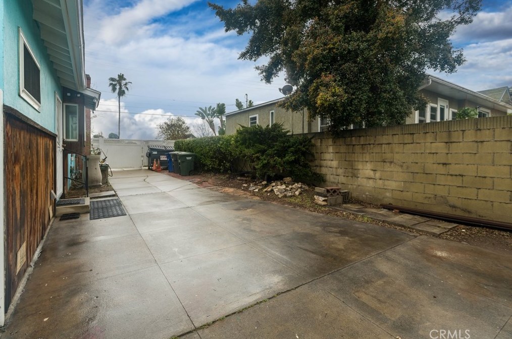 525 Maple Ave, El Segundo CA  90245-2425 exterior