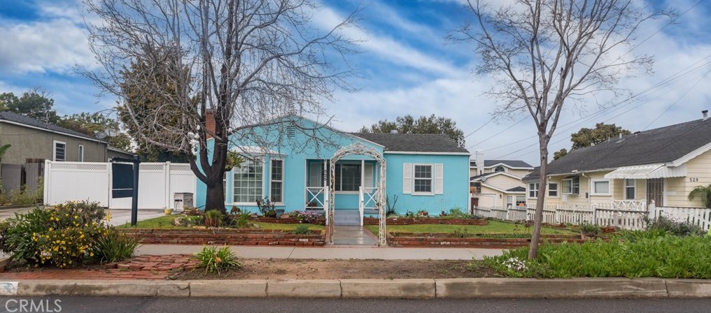 525 Maple Ave, El Segundo CA  90245-2425 exterior