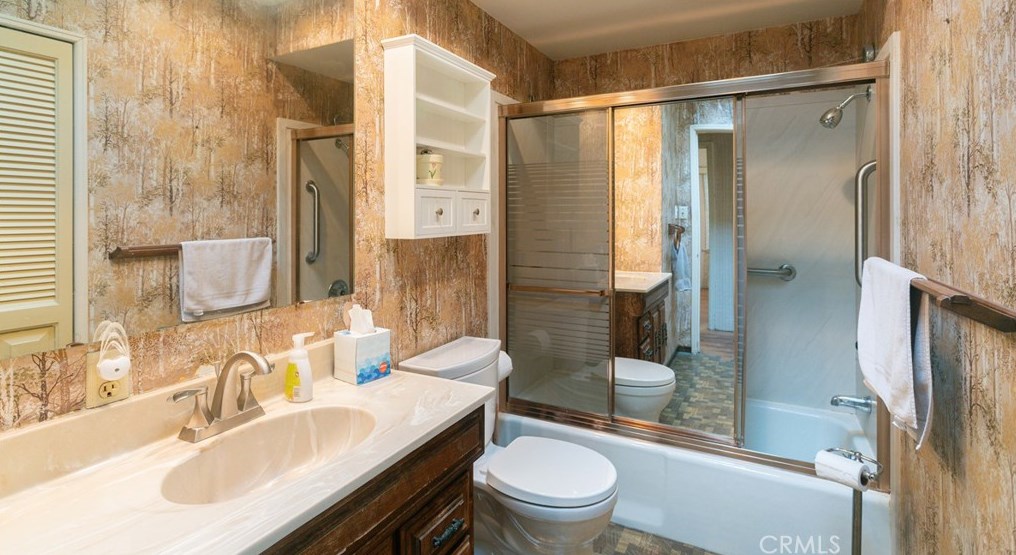 525 Maple Ave, El Segundo CA  90245-2425 exterior