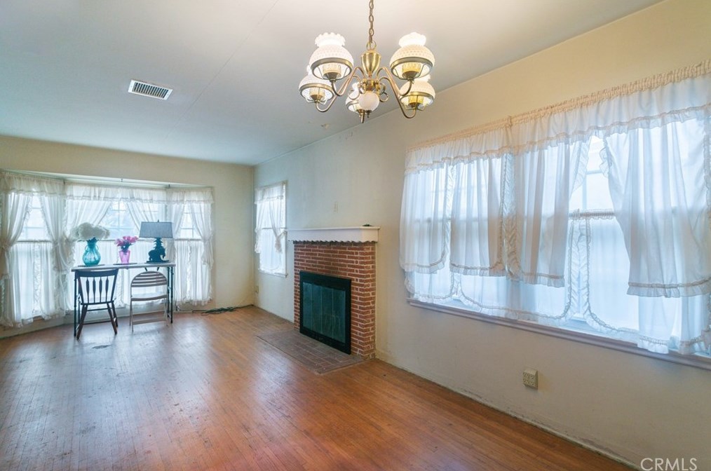 525 Maple Ave, El Segundo CA  90245-2425 exterior