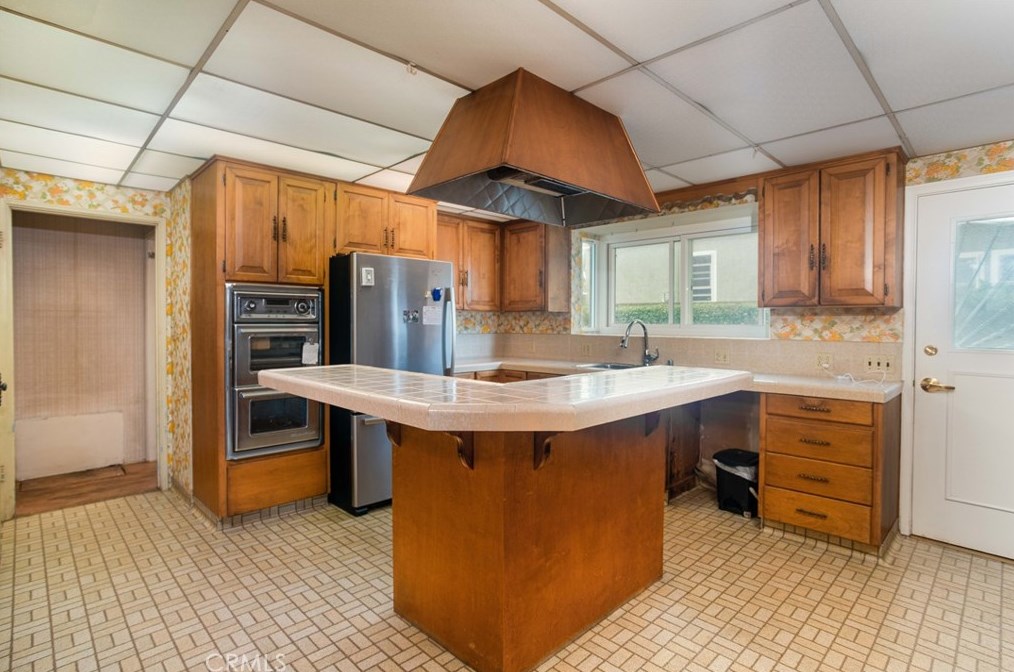 525 Maple Ave, El Segundo CA  90245-2425 exterior