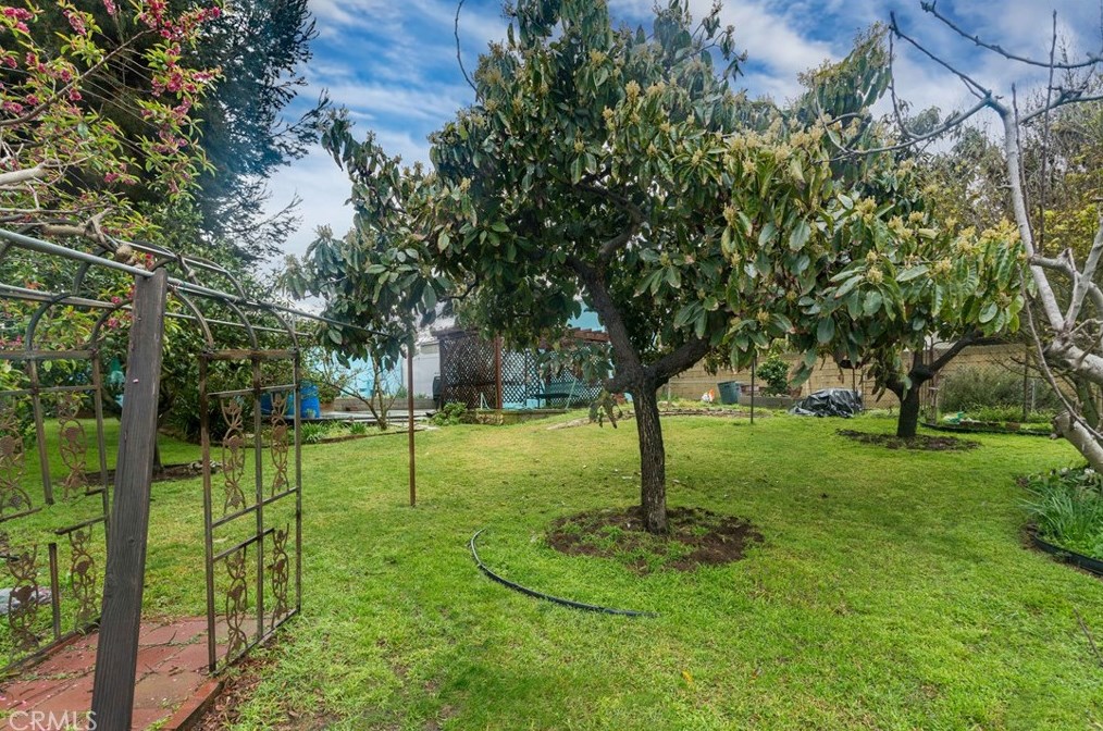 525 Maple Ave, El Segundo CA  90245-2425 exterior