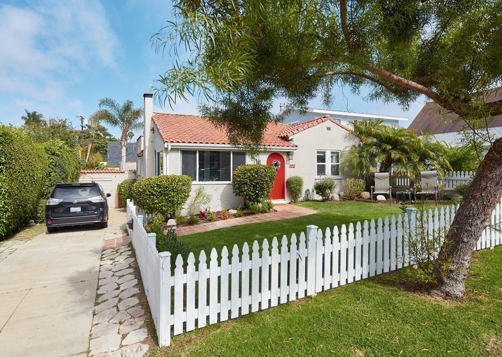 322 Loma Vista St, El Segundo, CA 90245-2901