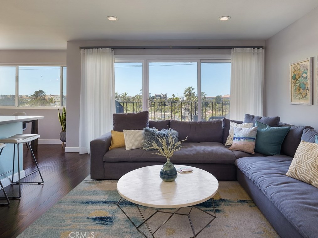1720 Ardmore Ave #303, Hermosa Beach, CA 90254