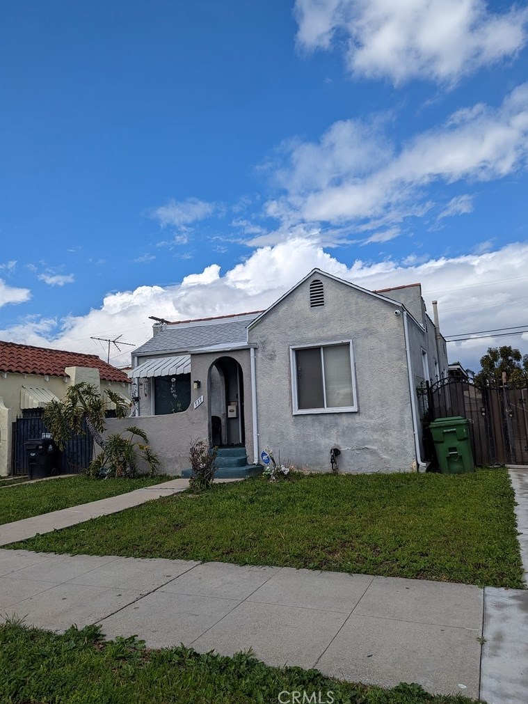 737 104th St, Los Angeles, CA 90044-4405