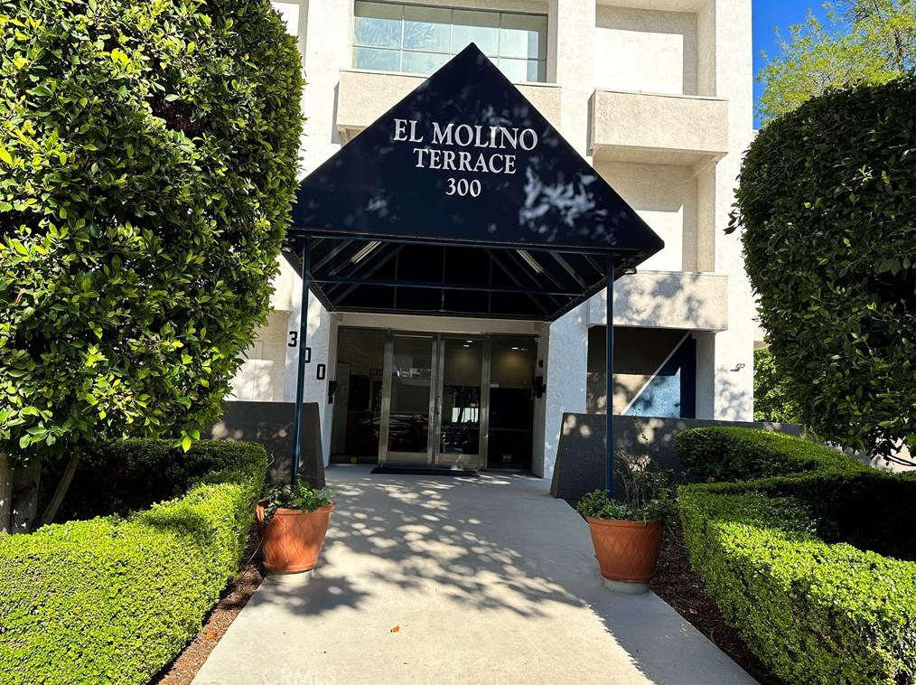 300 N El Molino Ave #218, Pasadena, CA 91101