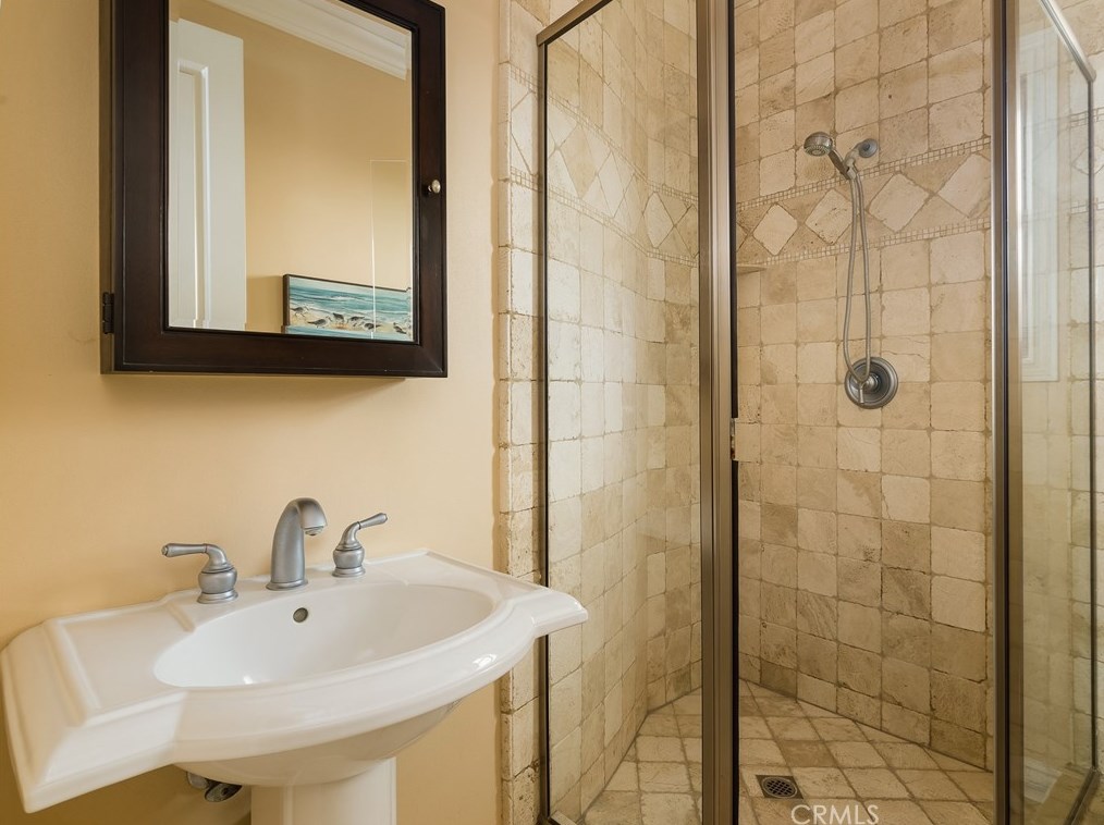 828 Penn St, El Segundo CA  90245-2511 exterior